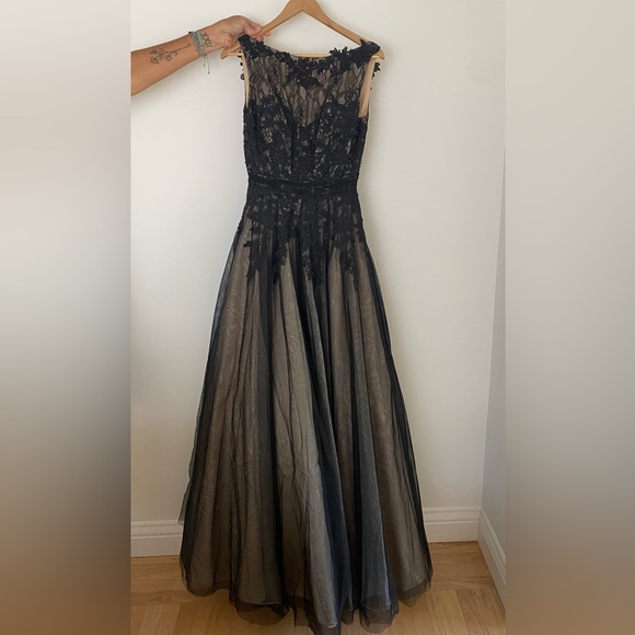 Mac Duggal Black Embellished Prom Ballgown Dress - Picture 5 of 9